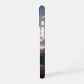 Vintage-Ringplanet über den Hügeln iPhone 16 Hülle (Linke Seite)