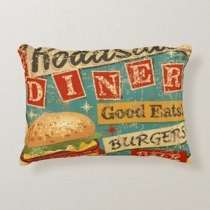 Vintage Roadside Diner Metallschild. diner, retro, Dekokissen