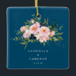 Vintage Romantik Florals bei Blue Wedding Keramikornament<br><div class="desc">Personalisierte Vintage Romantik Florals in Blue Wedding Weihnachten Keramik Ornament</div>