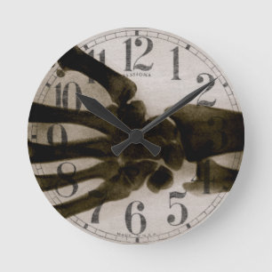 Vintage Röntgenbild einer menschlichen Hand in Sch Runde Wanduhr