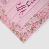 Vintage rosa Blumengrenze auf hölzernem Seidenpapier (Ausschnitt)