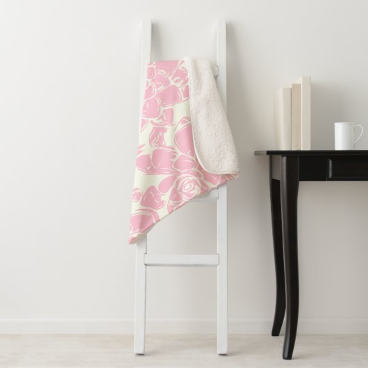 Vintage-Rosa-Blumenmuster Sherpadecke (Beispiel)