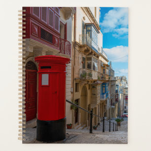 Vintage rote Postbox auf Malta Planer