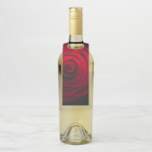 Vintage rote Rose auf schwarzem Hintergrund Flaschenanhänger (Auf Flasche)
