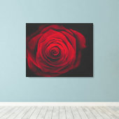 Vintage rote Rose auf schwarzem Hintergrund Leinwanddruck (Insitu (Holzboden))