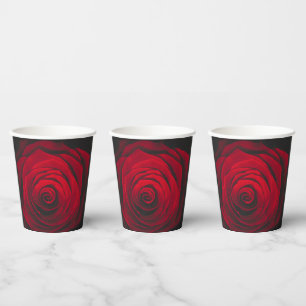 Vintage rote Rose auf schwarzem Hintergrund Pappbecher