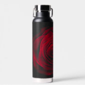 Vintage rote Rose auf schwarzem Hintergrund Trinkflasche (Vorne)