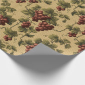 Vintage rote Trauben im Weinbaumuster Geschenkpapier (Ecke)