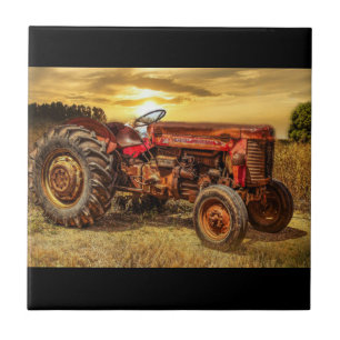 Vintage roter Landtraktor Fliese