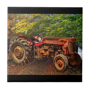 Vintage roter Landtraktor Fliese