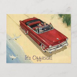 Vintage rotes Cabrio-Auto am Strand Save the Date Ankündigungspostkarte