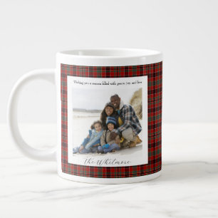 Vintage rotes Karo-gemütliches Weihnachtsmonogramm Jumbo-Tasse