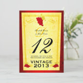 Vintage-Rotweintisch-Nummernkarten Einladung (Stehend Vorderseite)