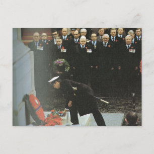 Vintage Royalty, Charles legt einen Kranz nieder Postkarte