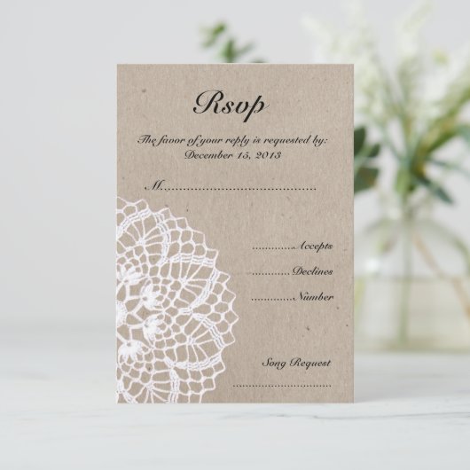 Vintage Rustic Doily Wedding RSVP Card Karte (Stehend Vorderseite)