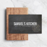 Vintage Rustikale, fett gestempelte Logo-Chalkboar Visitenkarte<br><div class="desc">Dieses Design-Visitenkarten-Template verfügt über ein vollständig anpassbares Namenslogo und ein Design-Element aus Gummi-Briefmarke,  das Ihrem Unternehmen eine Markendarstellung verleiht. Alle Elemente können personalisiert sein. Rustikal und Vintag inspiriert,  aber mit einem kühlen,  modernen Rand. Ideal für Catering,  Restaurants,  Crafters,  Bäckereien und vieles mehr. © 1201AM</div>