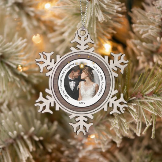 Vintage Rustikale Mr. & Mrs. Schneeflocken Zinn-Ornament (Baum)