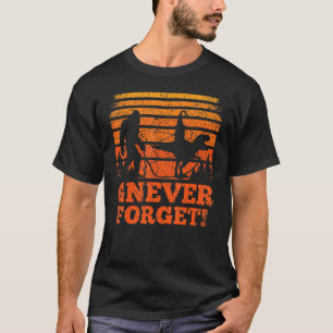 Vintage Sasquatch gehender T-Rex trägt Gnom Nev T-Shirt