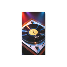 Vintage-Schallplatten drehen sich unter farbigem L