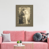Vintage Schönheit mit geschnittenen Blume Leinwanddruck (Insitu (Wohnzimmer))
