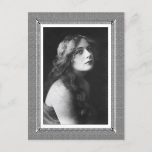Vintage Schönheit - Träumend - in Schwarz-Weiß Postkarte