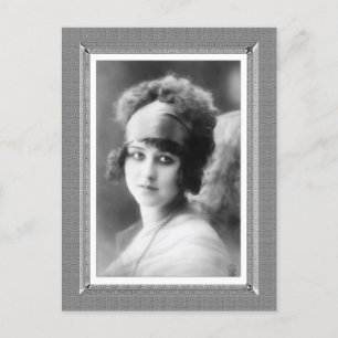 Vintage-Schönheit - Wartend - in Schwarzweiß Postkarte