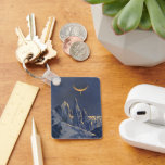 Vintage Science Fiction, Mondschneeplanet Schlüsselanhänger<br><div class="desc">Vintage Illustration futuristische Science Fiction Planeten und Weltraumbild. Ein 50er Retro-Sci-Fi-Comic Buch-Design mit einem fremden Planeten bedeckt mit Eis und Schnee in der Nacht mit einem Halbmond über den Bergen im Winter.</div>