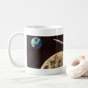 Vintage Science-Fiction, Raketenschiff über dem Mo Kaffeetasse