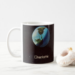 Vintage Science-Fiction, Raumschiff über dem Mond Kaffeetasse