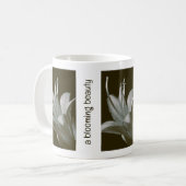 Vintage Sepia Hosta Flower Photograph Greyish Teal Kaffeetasse (Vorderseite Links)