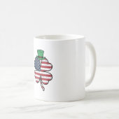 Vintage Shamrock-Flagge St. Patrick's Day Kaffeetasse (VorderseiteRechts)