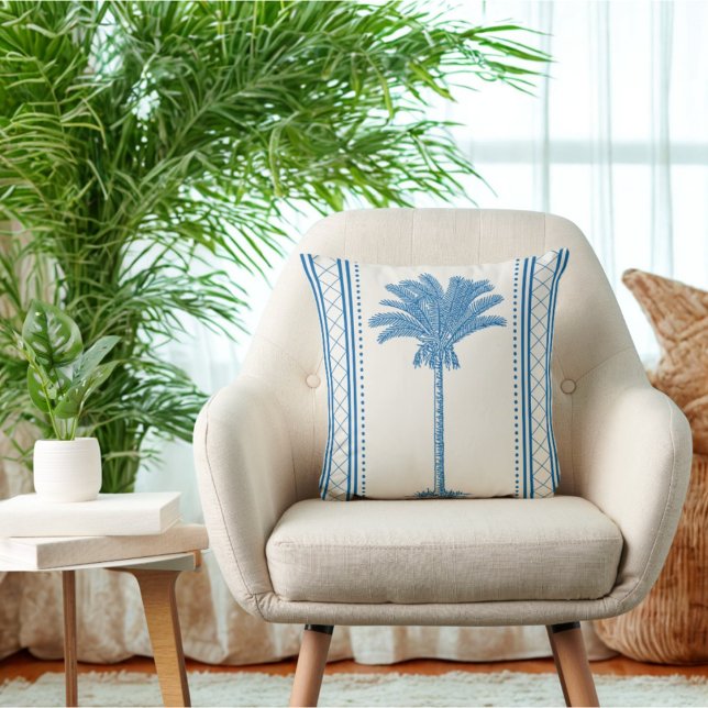 Vintage Silhouette Blue & Cream Palm Tree Kissen (Blue vintage inspired cream palm tree pillow.)