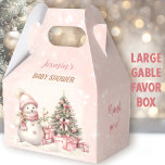 Vintage Snowman Christmas Girl Baby Dusche Groß Geschenkschachtel<br><div class="desc">Niedliche Weihnachts-Girl-Baby-Dusche große Gable Gevor-Box mit einem schönen Schneemann, Weihnachtsbaum mit Geschenken und Schnee in rot mit Vintagen Farben. Sie können aus 3 Größen dieser Gable-Vorzugboxen wählen - Kate Eden Art</div>