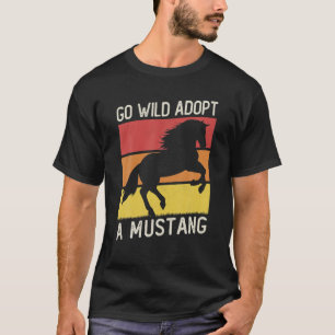 Vintage-Sonnenuntergang-Wildpferd-Mustang-Wildtier T-Shirt