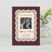 Vintage-Spitze Burgunder Save the Date (Stehend Vorderseite)