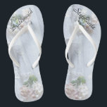 Vintage Spitzen-Bridesmaid-Flip-Flops Badesandalen<br><div class="desc">Das Vintage Design der Spitzen personalisiert, komfortabel Bridesmaid Flip Flops sind ein einfaches, elegantes und elegantes Geschenk für die Mitglieder des Brautparty - Bride, Bridesmaid, Trauzeugin ... Sie ergänzen die Festlichkeiten Ihres Hochzeitstages, Ihres Junggeselinnen-Abschieds oder anderer Feierlichkeiten. Einfache Anpassung von Namen und Titel. Original Foto von Vintagen Hochzeitskleid von Marcia...</div>