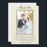Vintage Spitzen Elegantes Foto Hochzeit Dankeskarte<br><div class="desc">Freuen Sie sich auf eine Vintage Hochzeitskarte mit  Spitzen-Foto. Ersetzen Sie dieses Foto durch Ihr eigenes. Vergewissern Sie sich,  dass Sie unsere Vintage Hochzeitskollektion im Shower of Rose Shoppe für die Koordinierung der Einladungen,  Save the Date,  uAwg,  etc.,  (Fotografy Credit für diese Karte: colettemphotography.com) Karo.</div>