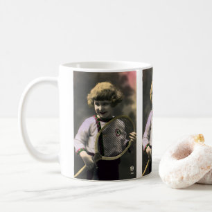Vintage Sportarten, Happy Girl Holding a Tennis Ra Kaffeetasse