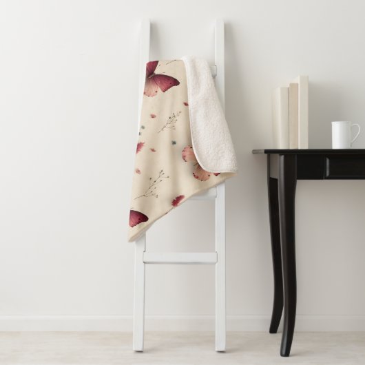 Vintage Spring Flowers & Blush Butterfly Sherpadecke (Beispiel)