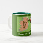 Vintage St. Patrick's Day Erin's Isle Zweifarbige Tasse (Vorderseite Links)
