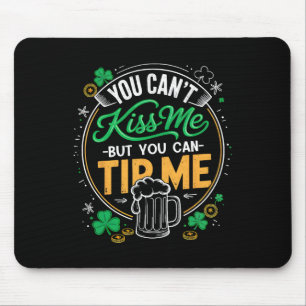 Vintage St. Patrick's Day Shamrock Kellnerin Bedie Mousepad