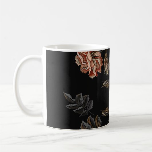 Vintage Stickerei: Rose auf schwarz. Kaffeetasse (Links)