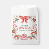 Vintage Strawberry Berry Sweet 2nd Birthday  Geschenktütchen (Vorderseite)