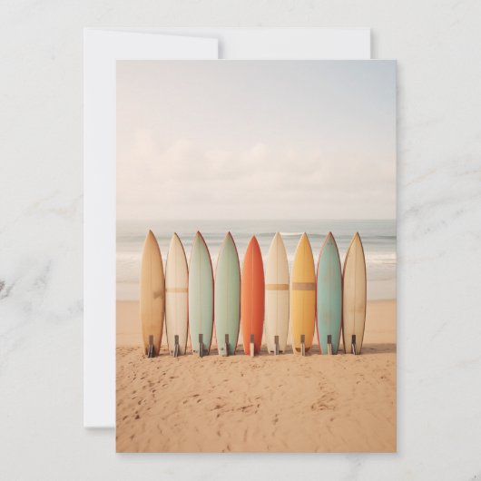 Vintage Surfbretter am Strand Einladung (Vorderseite)