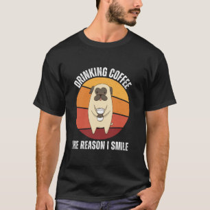 Vintage Süßer Mops Trinkt Kaffee Der Grund Warum I T-Shirt