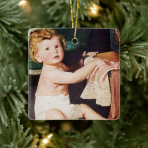 Vintage Süßes Kleinkind spielt mit Kleiderschrank Keramikornament