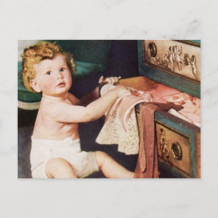 Vintage Süßes Kleinkind spielt mit Kleiderschrank Postkarte