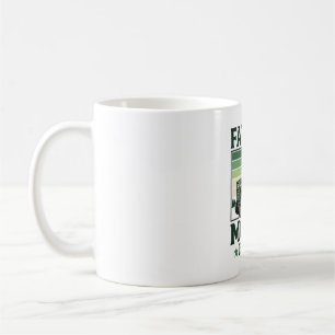 Vintage-T-Shirt-Design für Rasenmäher 'Father Mows Kaffeetasse
