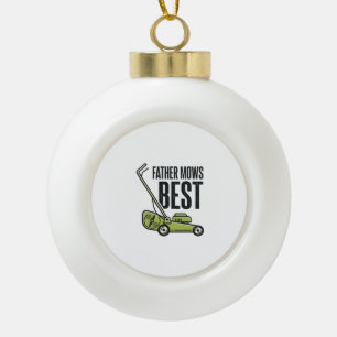 Vintage-T-Shirt-Design für Rasenmäher: Vater mäht Keramik Kugel-Ornament