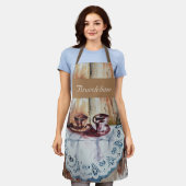 Vintage Teebecher auf weißer Leinendecke Schürze (Getragen)